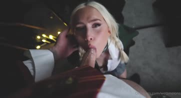 若いブルネットのシンディ・フルサムはレズビアンを見た後、巨大ナディルドで楽しむ