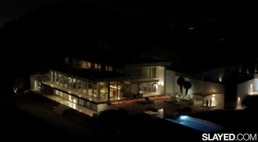 かわいい黒人アリーヤ・ジョリーはフェラの後、巨大な対決と時間を過ごす