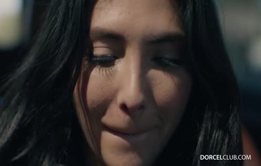 元ガールフレンドは彼女の柔らかいメロンとクリーミーな肛門を楽しんでいます