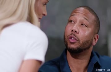 巨乳で小柄 - 女優が男に縛り付けられる