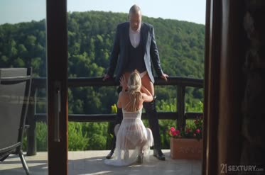 アナル匂い 桜沢るい ビデオテープを見る