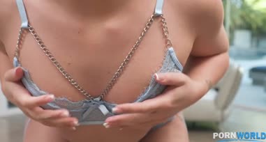 大きなお尻の角質ベイビーは、その美しい女性器の使い方を本当に知っています